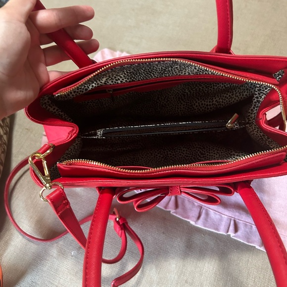 ⛔️SOLD⛔️Red crossbody unbranded handbag - Picture 2 of 2